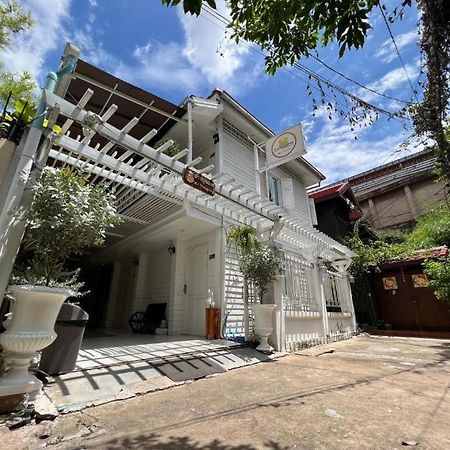 Ban Thungdang Housetel Bangkok Hotel Eksteriør billede