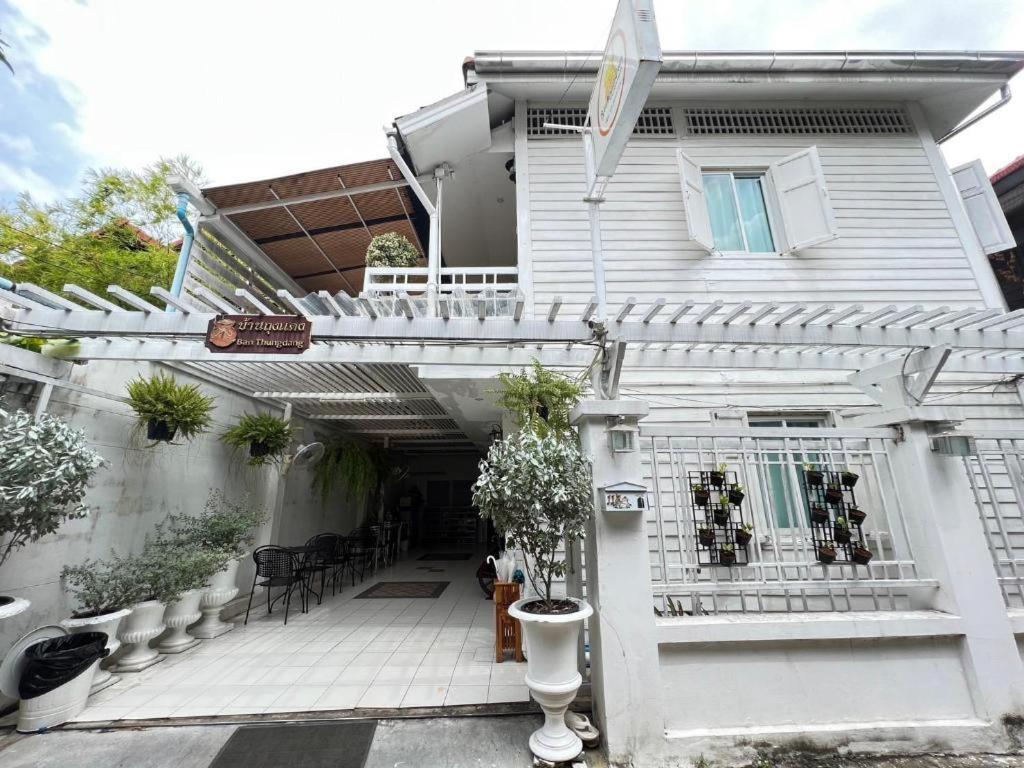 Ban Thungdang Housetel Bangkok Hotel Eksteriør billede