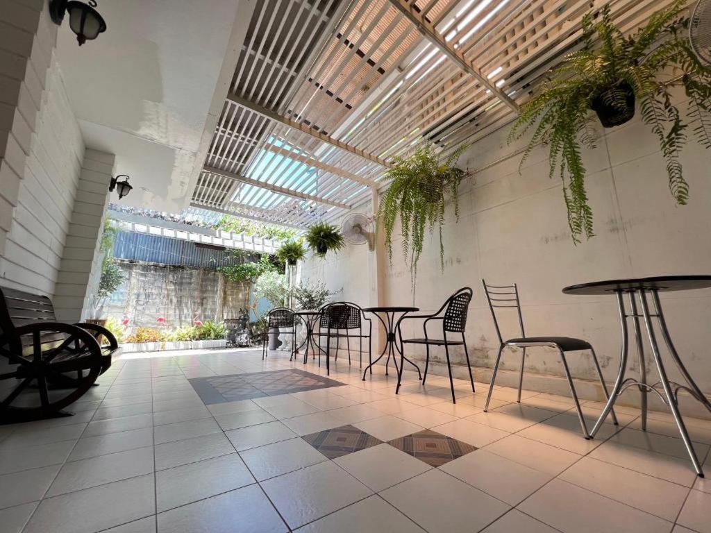 Ban Thungdang Housetel Bangkok Hotel Eksteriør billede