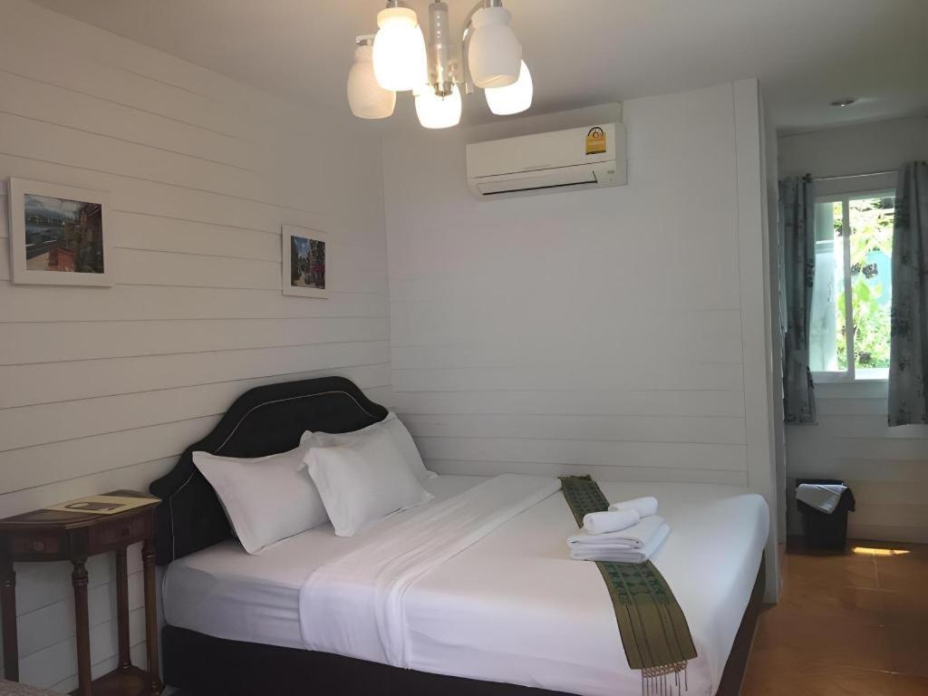 Ban Thungdang Housetel Bangkok Hotel Eksteriør billede