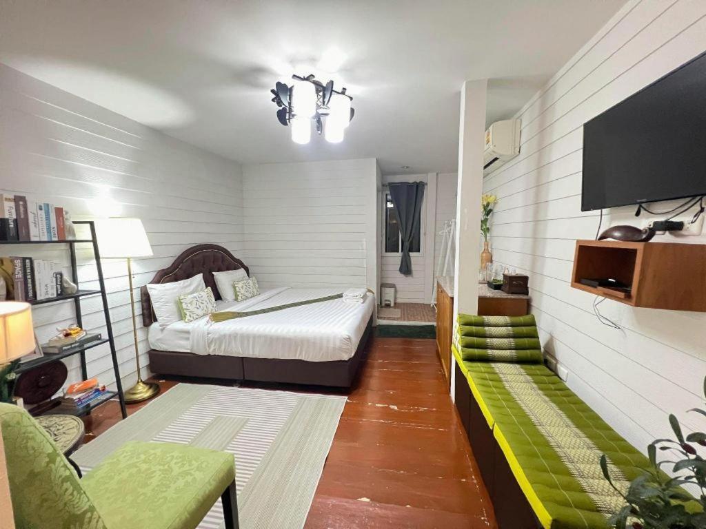 Ban Thungdang Housetel Bangkok Hotel Eksteriør billede