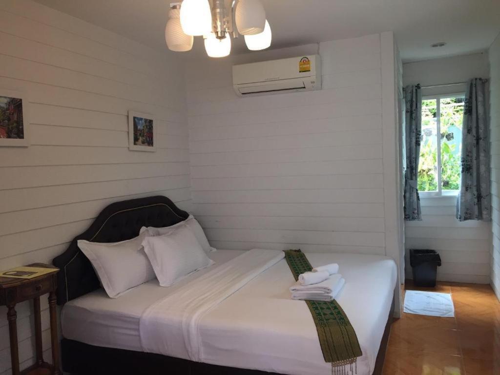 Ban Thungdang Housetel Bangkok Hotel Eksteriør billede