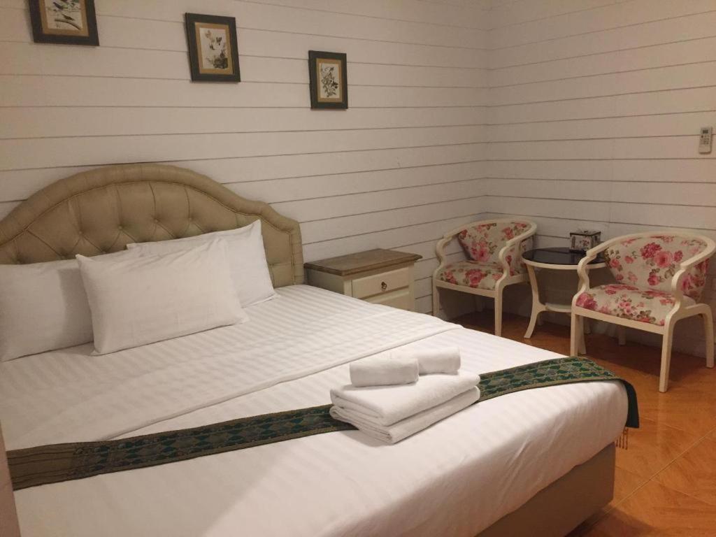 Ban Thungdang Housetel Bangkok Hotel Eksteriør billede