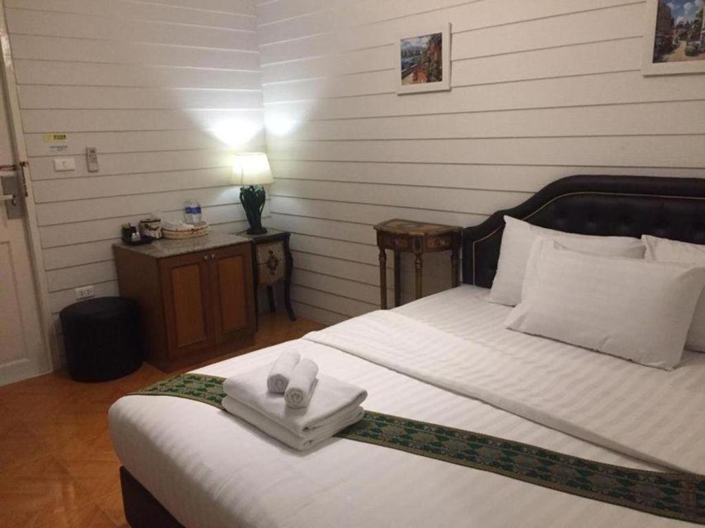 Ban Thungdang Housetel Bangkok Hotel Eksteriør billede