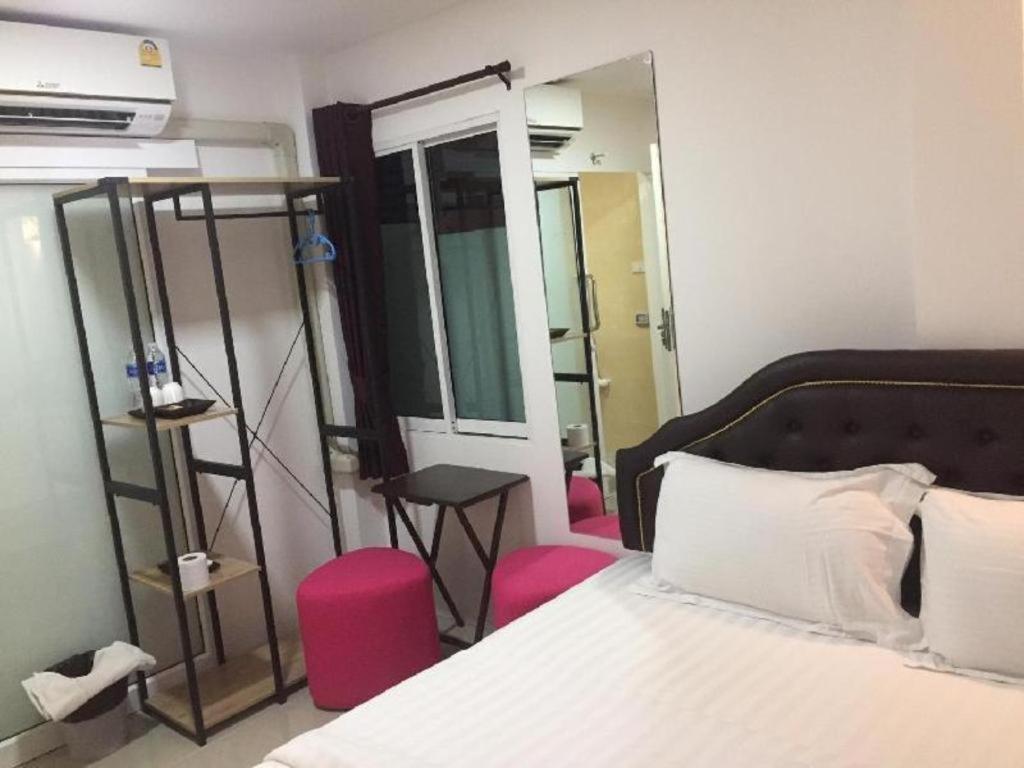 Ban Thungdang Housetel Bangkok Hotel Eksteriør billede