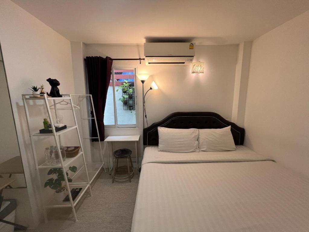 Ban Thungdang Housetel Bangkok Hotel Eksteriør billede