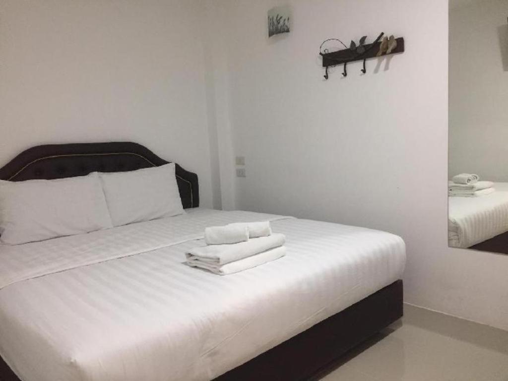 Ban Thungdang Housetel Bangkok Hotel Eksteriør billede