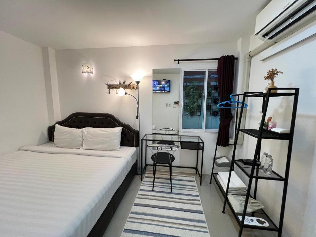 Ban Thungdang Housetel Bangkok Hotel Eksteriør billede