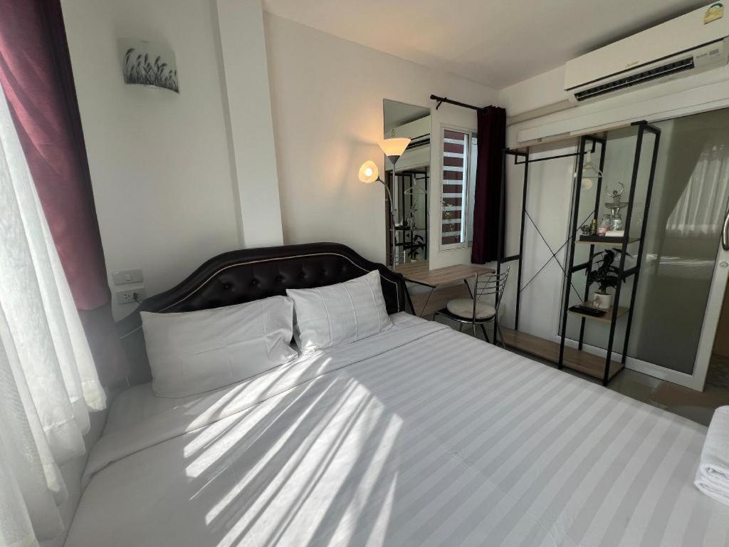 Ban Thungdang Housetel Bangkok Hotel Eksteriør billede