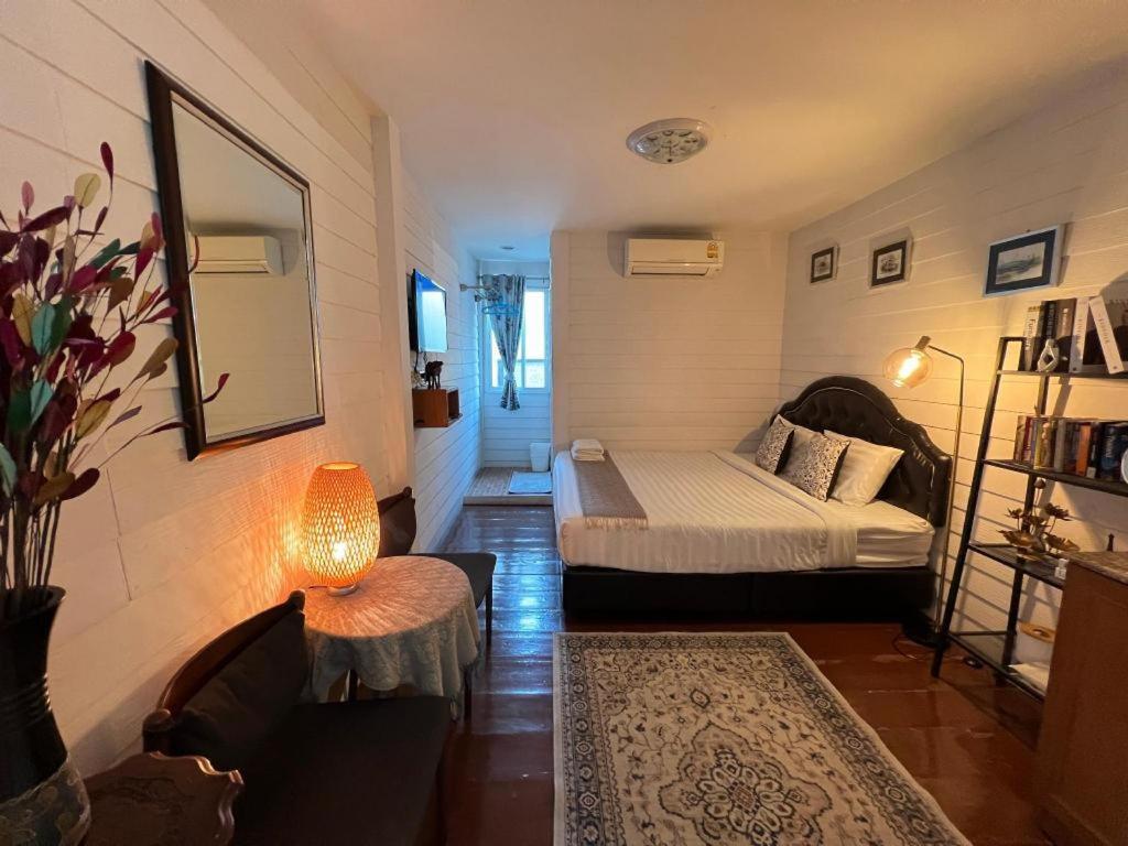 Ban Thungdang Housetel Bangkok Hotel Eksteriør billede