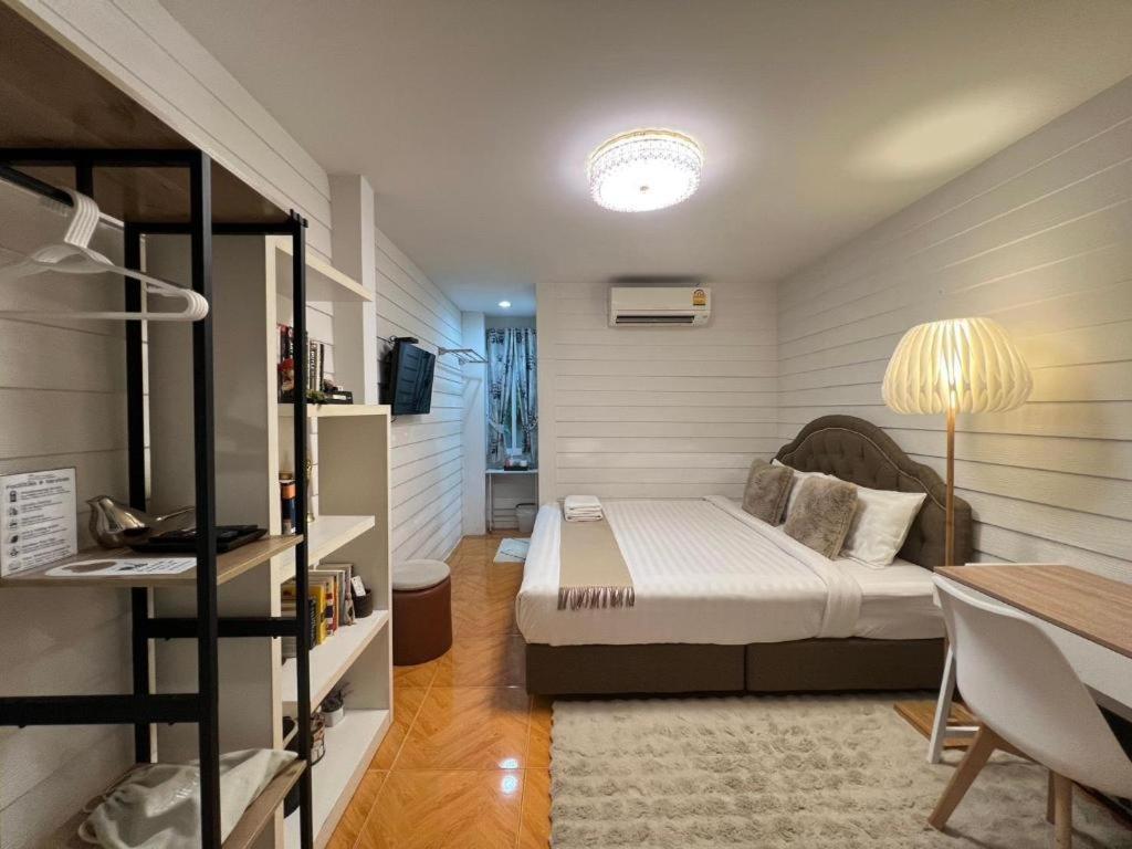 Ban Thungdang Housetel Bangkok Hotel Eksteriør billede