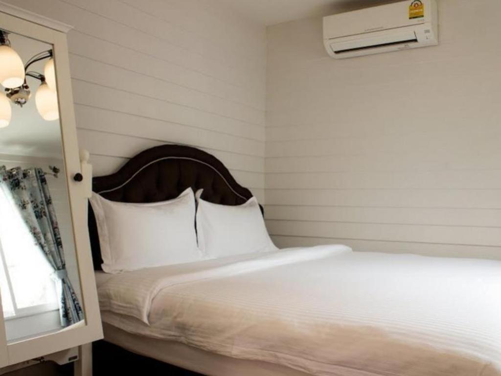 Ban Thungdang Housetel Bangkok Hotel Eksteriør billede
