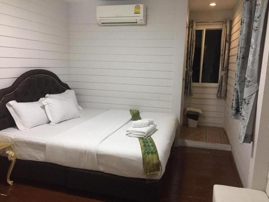 Ban Thungdang Housetel Bangkok Hotel Eksteriør billede