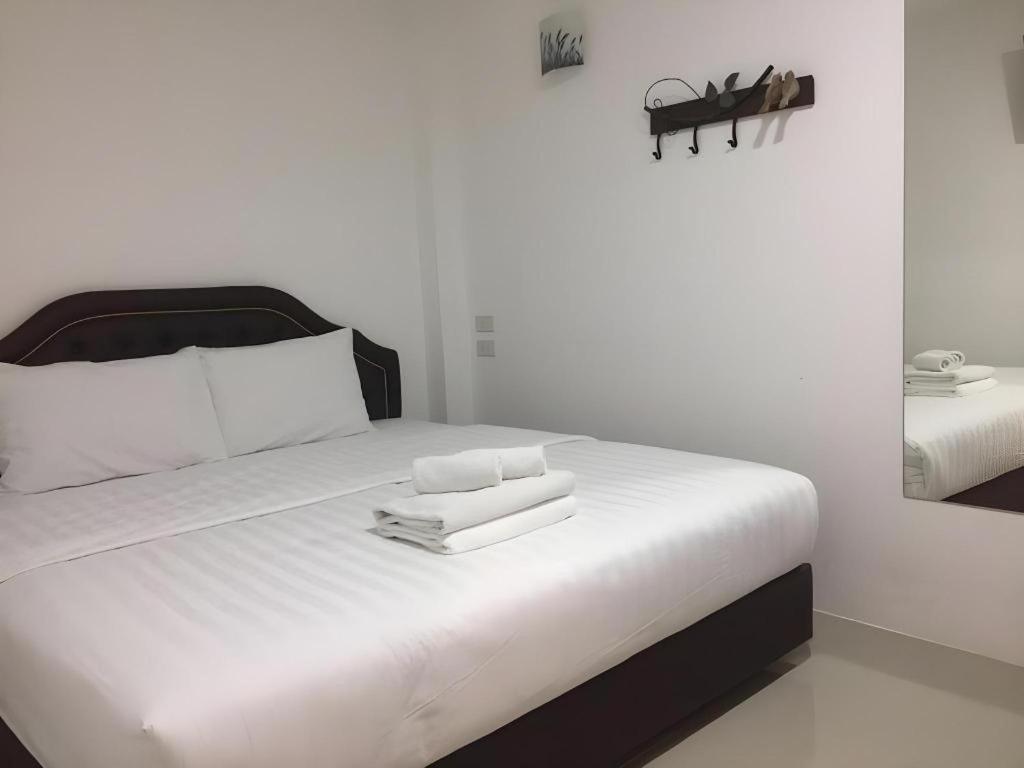 Ban Thungdang Housetel Bangkok Hotel Eksteriør billede