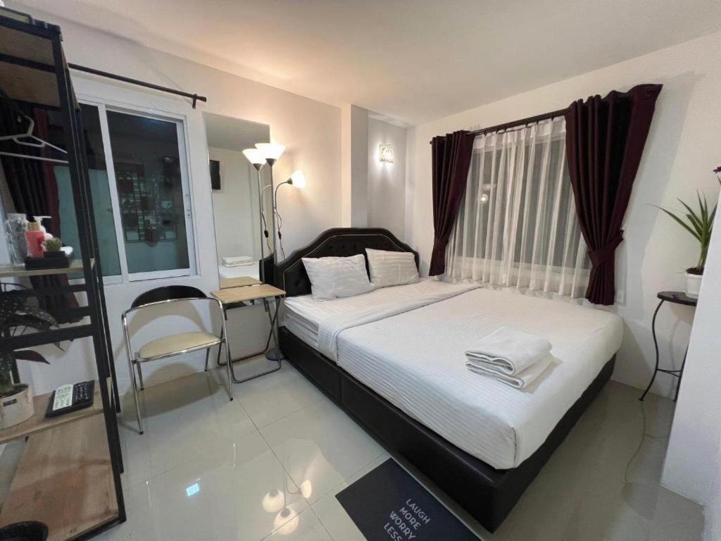 Ban Thungdang Housetel Bangkok Hotel Eksteriør billede