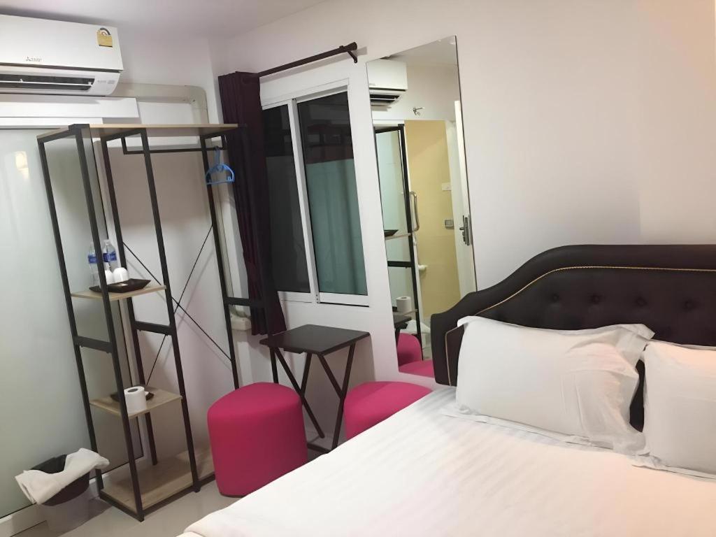 Ban Thungdang Housetel Bangkok Hotel Eksteriør billede